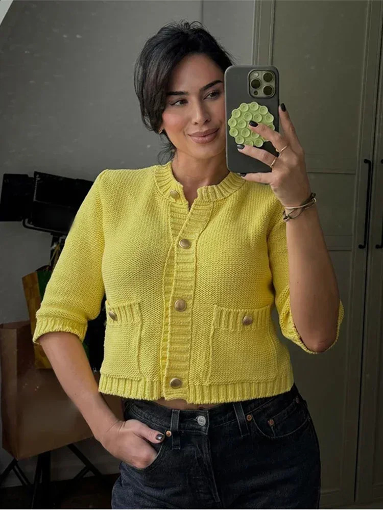 Fashion yellow single chest round neck knitted cardigan womens fashion long sleeved pocket sweater autumn street 240812