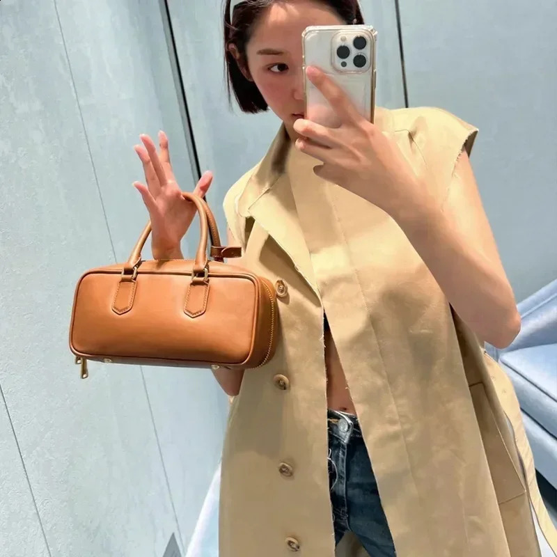 High quality Boston bowling bag large capacity retro pillow genuine leather cross body handbag 240813