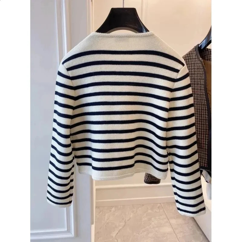 Korean Fashion Sweater Cardigan White Black Striped Knitted Sweater Women Winter Short Single-breasted Long Sleeve Tops Fem 240813