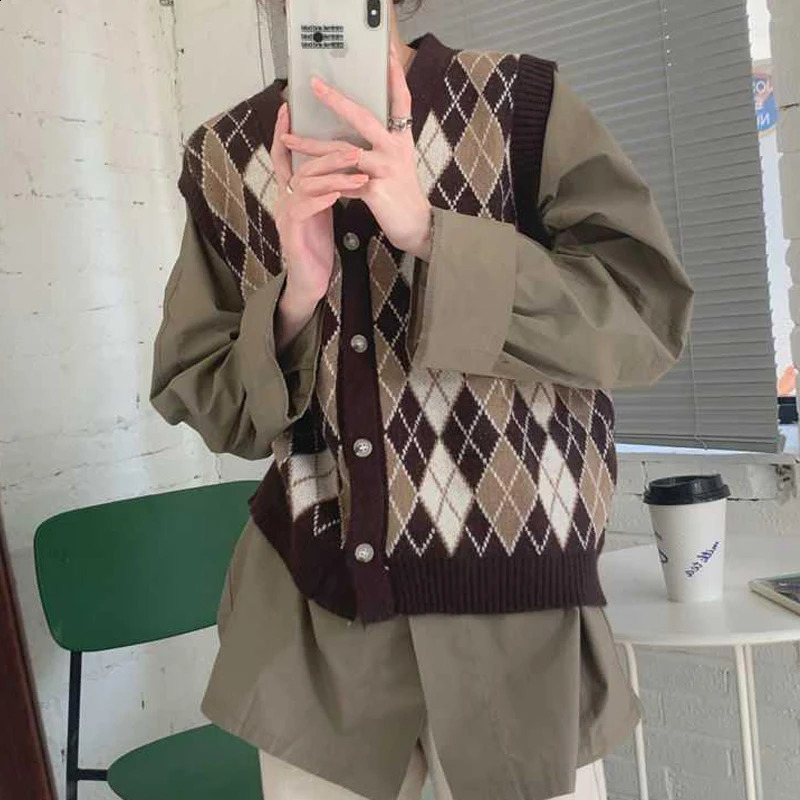 Womens Vintage Classic Argyle Harajuku Y2K Sleeveless Outewear Knitted Sweater Vest Casual Preppy Style V Neck Loose Waistcoat 240812