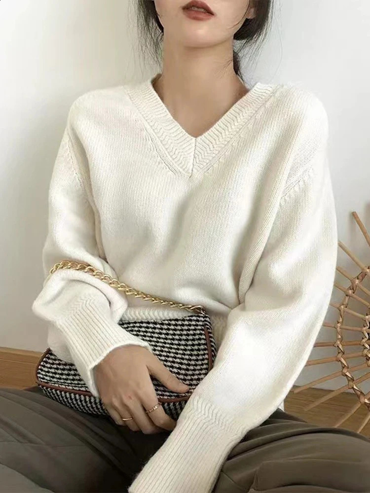 Retro Vneck womens autumn and winter sweaters loose knit with floral patterns soft solid skydiving knitted tops 240812