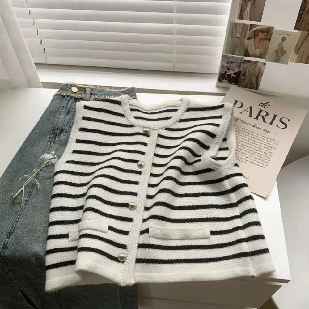 Korean elegant and chic knitted vest with striped casual sweet office womens sleeveless sweater cardigan retro basic 240812