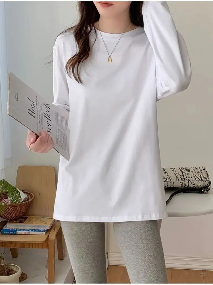 Cotton long sleeved Tshirt for women with loose white midsole and a simple soft cotton top 240812