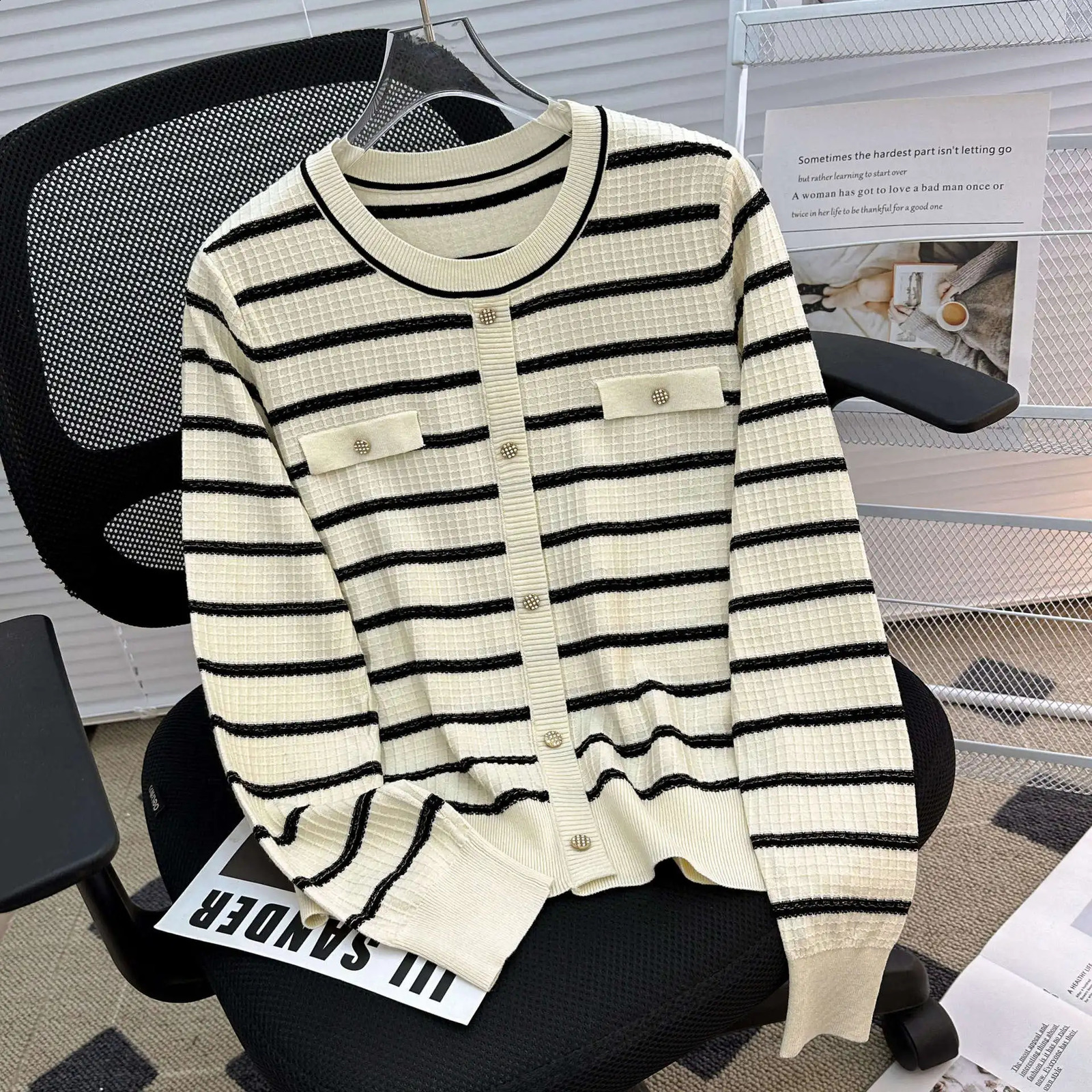 Autumn Round Neck Pullover Long-sleeved Sweater for Women Striped Color Matching Temperament Fashionable Womens Top 240812