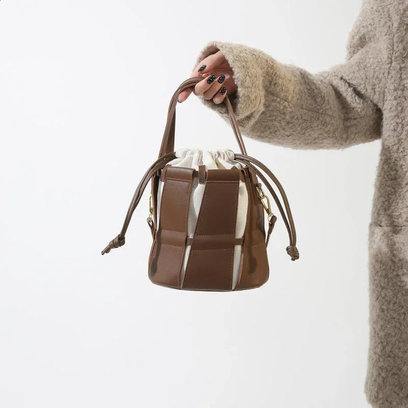Solid cross body bag buckle womens for sale highquality Pu highcapacity stitched threaded bucket basic style 240813
