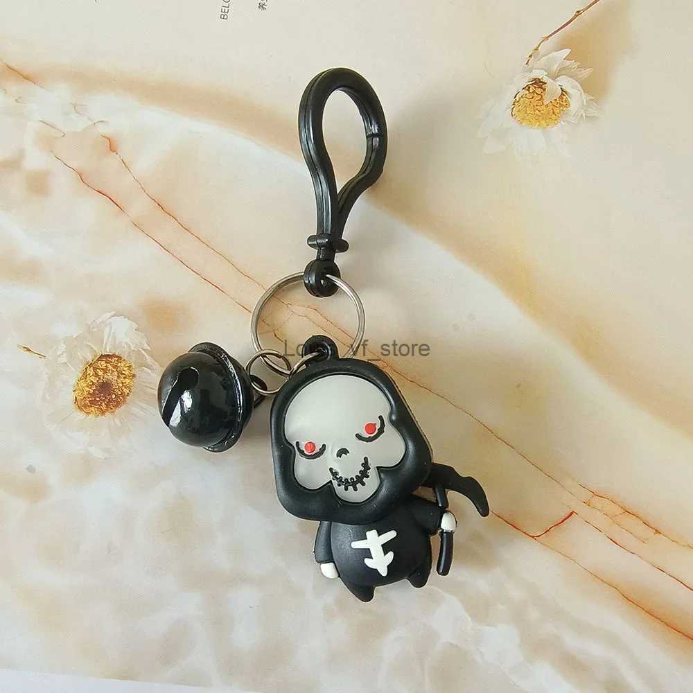 Keychains Lanyards Cute Skeleton Keychain Cartoon Pumpkin Bat Sile Doll Girl Boy Backpack Pendant Halloween Accessories Gift H240813