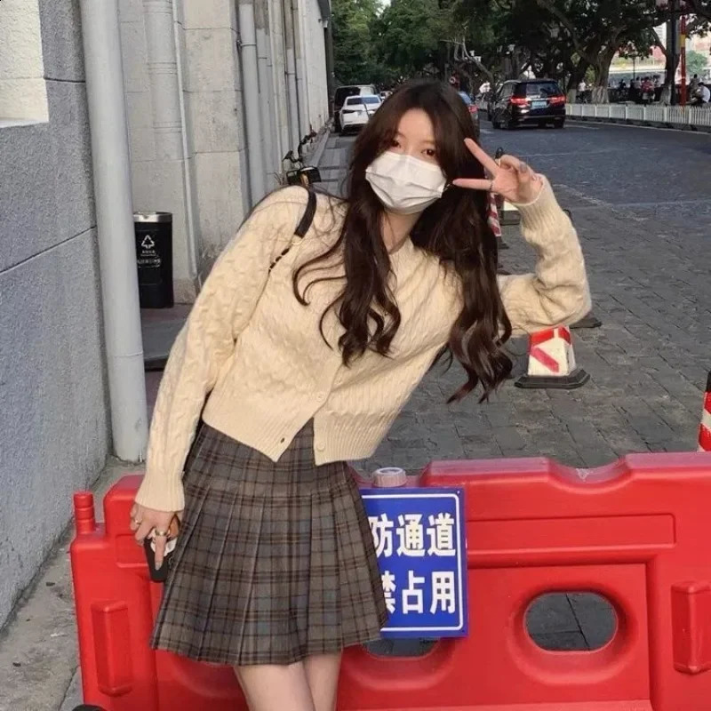 Korean Fresh Chic Solid Cable Knit Sweaters Women Preppy Style All-match Long Sleeve Cardigan O-neck Single Breasted Jumper 240812