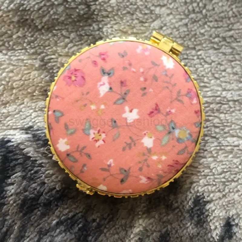 Pocket Floral Mirror Mini Makeup Compact Portable Two-side Folding Make Up Mirror Women Vintage Cosmetic Make Up For GiftXJ240813