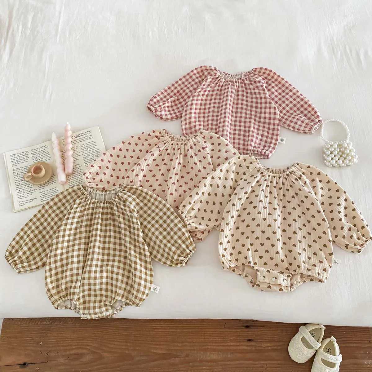 Fato De Banho De Manga Comprida baby long sleeved soft plain weave love print girl jumpsuit 0-2 Anos De Idade W240812
