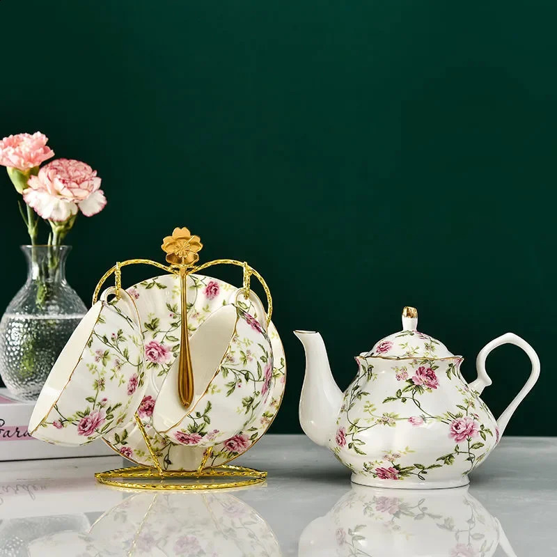 European Bone China Tea Set English Afternoon Tea Cup Set Teapot High-Grade Porcelain Coffee Pot 1 TeaPot 2 Cups and Saucers 240810