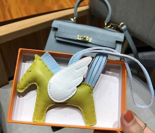 Sheepskin Bag Swift Keychains Horse Keychain Lanyards Charm Paddock Popula Real Leather Nano Peg Pendant Wing Flying Ornament d3e3