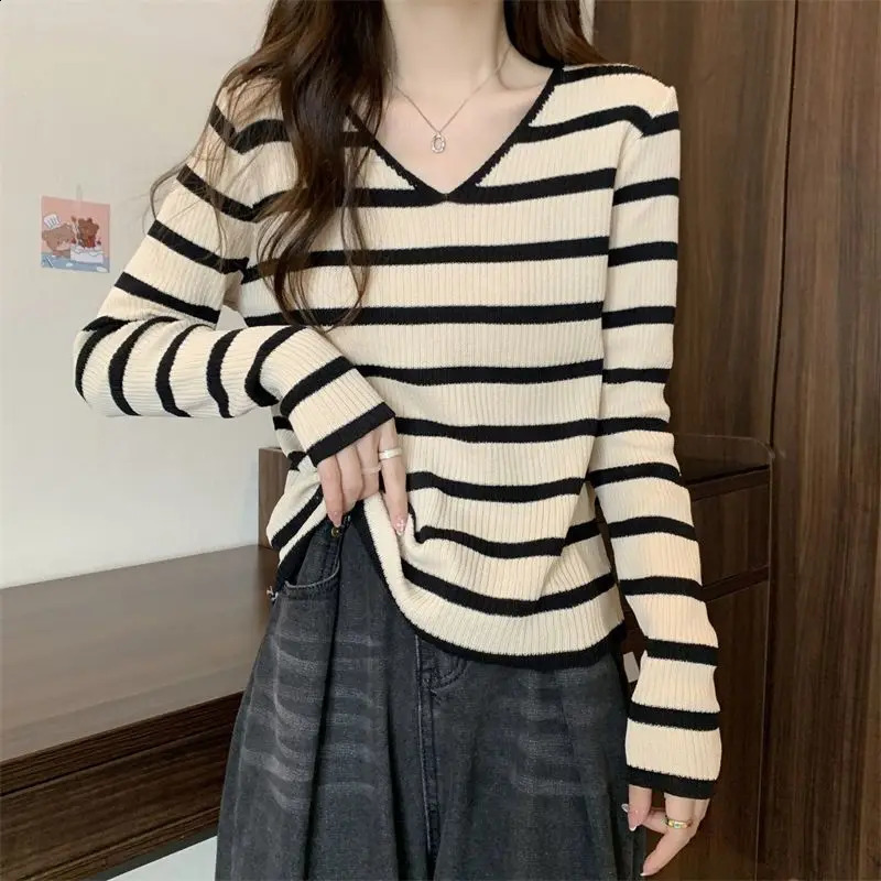 Preppy Style V-neck Striped Long Sleeve Sweater Womens Temporary Patchwork Autumn Fashion Loose Versatile Pullover Knit Top 240812