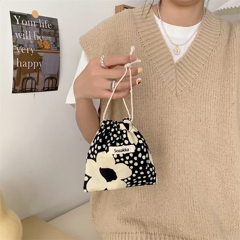Kawaii Cloth Floral Travel Cosmetic Lipstick Coin Purse Storage Bag Cute Makeup Handbag Wallet Organizer Small Pouch Bags 240812