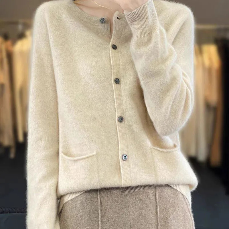 Womens loose casual Oneck knitted cardigan retro single chest solid top autumn and winter fashion simple sweater 240812
