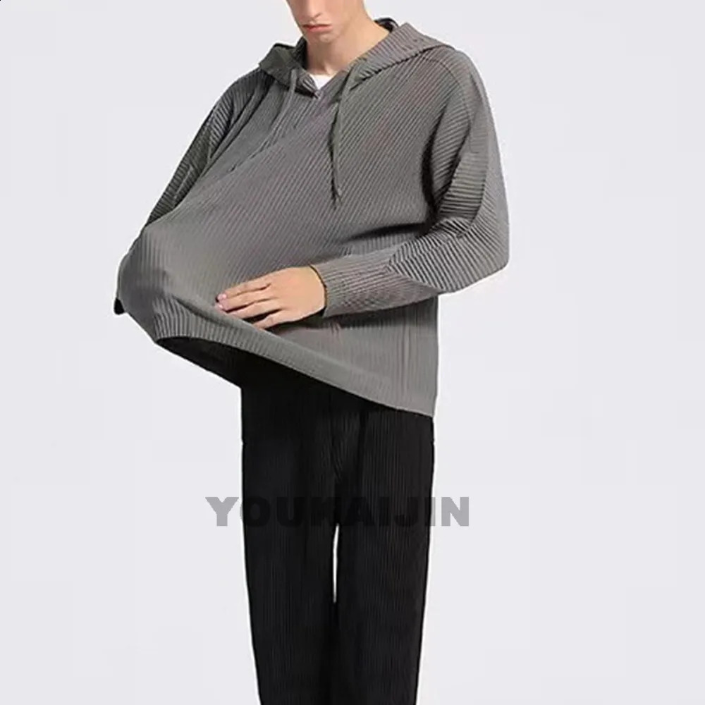 Mens pleated hoodie spring autumn jacket solid color breathable loose drawstring casual clothing 240812