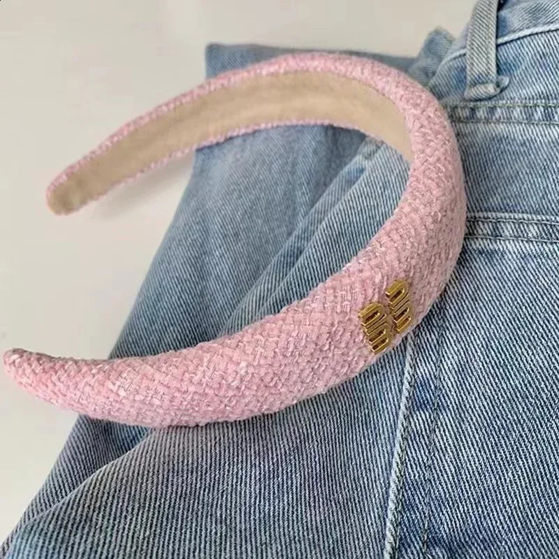 French style coarse tweed womens headband summer metal English letter wide edge sponge hair accessories 240812