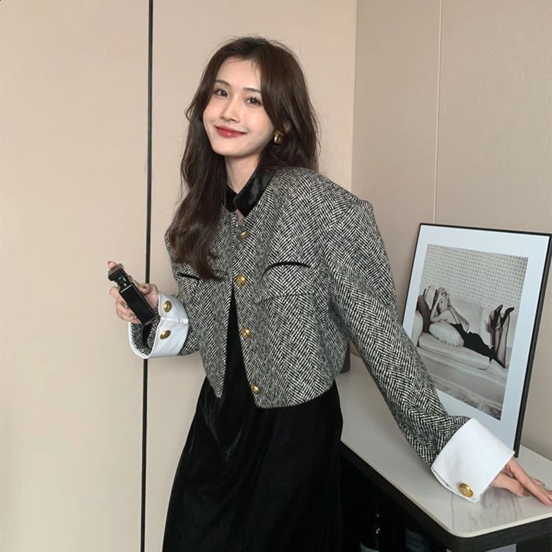 Zoki Vintage Striped Y2k Jacket Women Streetwear Long Sleeve Casual Tweed Short Suit Coat American Retro Stander Collar Tops 240812