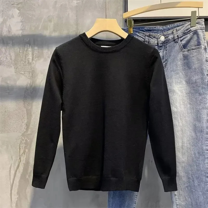 Spring and autumn solid color round neck knitted wool sweater suitable for men warm smooth silhouette variable base top scene 240812