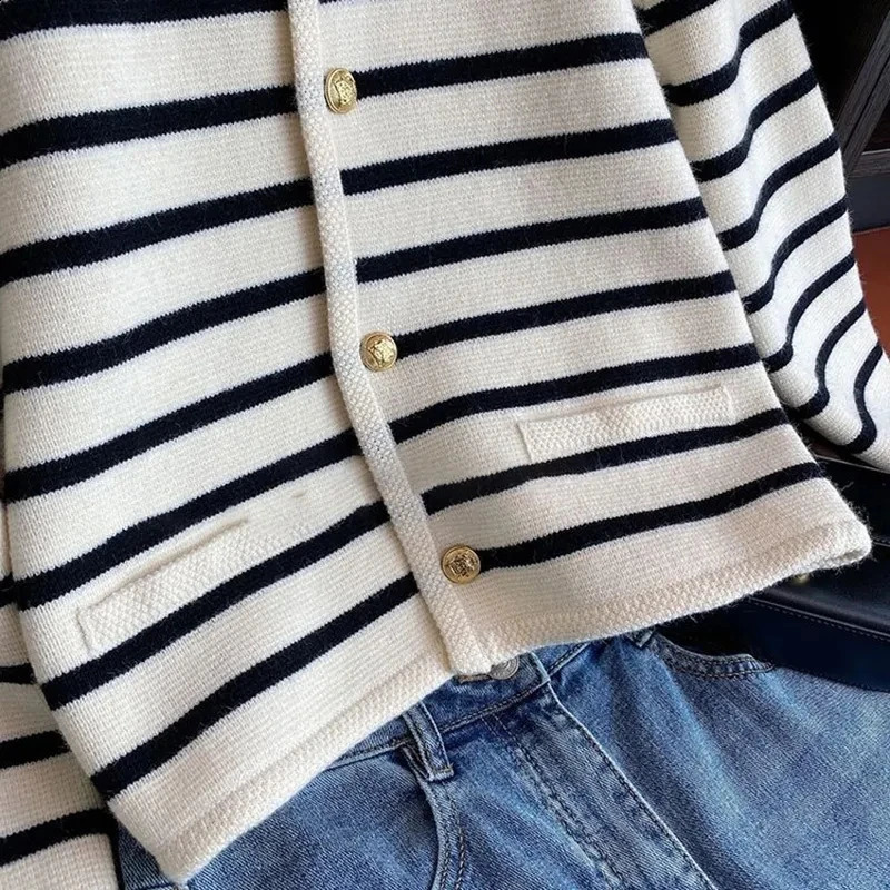 Korean Fashion Sweater Cardigan White Black Striped Knitted Sweater Women Winter Short Single-breasted Long Sleeve Tops Fem 240813
