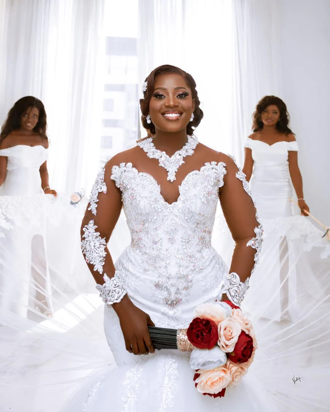 Elegant 2025 White Full Lace Mermaid Wedding Dresses Crystals Sheer Neck Vintage Sexy Bridal Gowns Dress