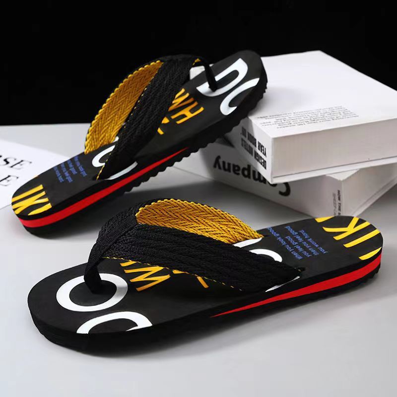 New style flip flops for men's outdoor beach wear in summer anti slip and cool slippers
