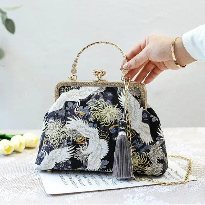 Fashion Vintage Fringe Bag Small Shell Bags Chain Women Shoulder Crossbody Bag Crane Flying Womens Handbags Purses Embroidery 241223