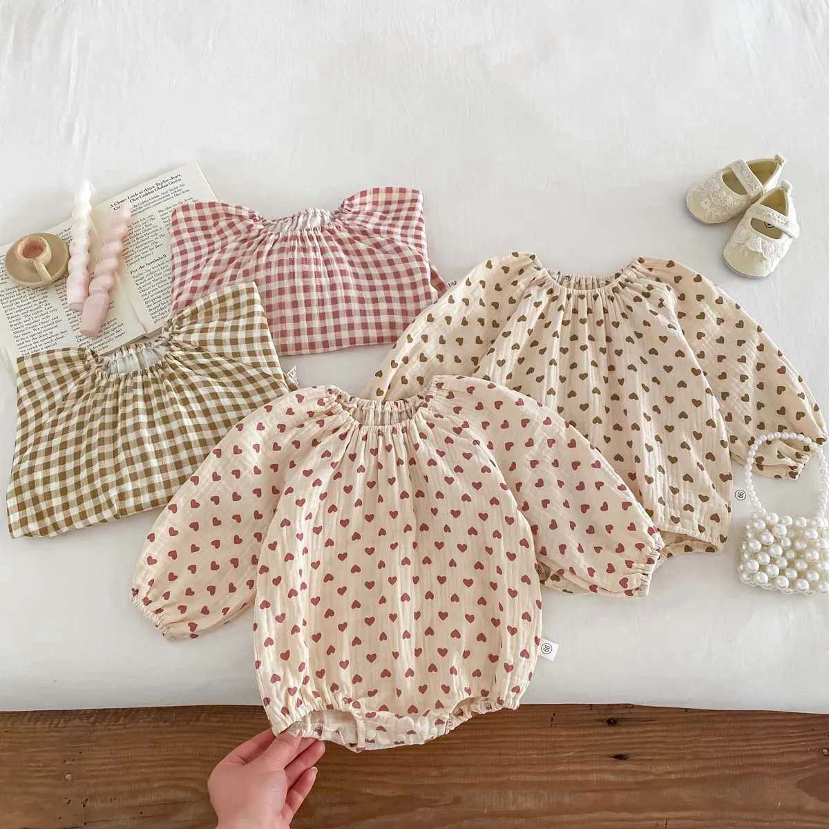 Fato De Banho De Manga Comprida baby long sleeved soft plain weave love print girl jumpsuit 0-2 Anos De Idade W240812
