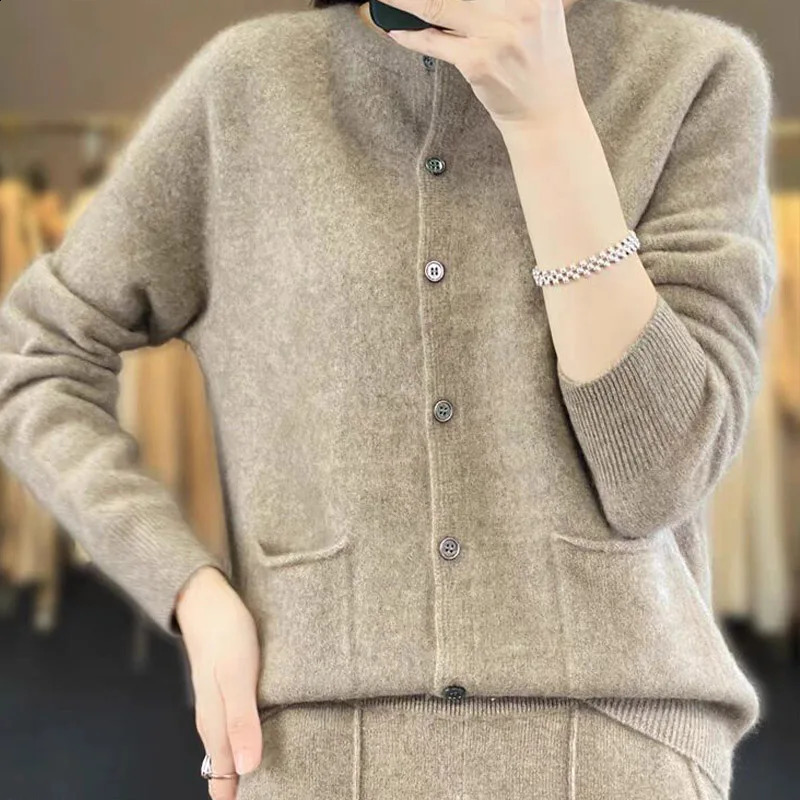 Womens loose casual Oneck knitted cardigan retro single chest solid top autumn and winter fashion simple sweater 240812