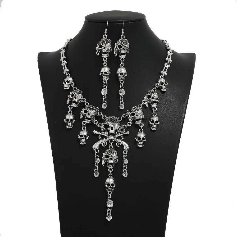 Pendant Necklaces Halloween Jewelry Set Declaration Retro Pirate Skeleton Necklace Mens Rhinestone Bicycle Gothic Punk H240813