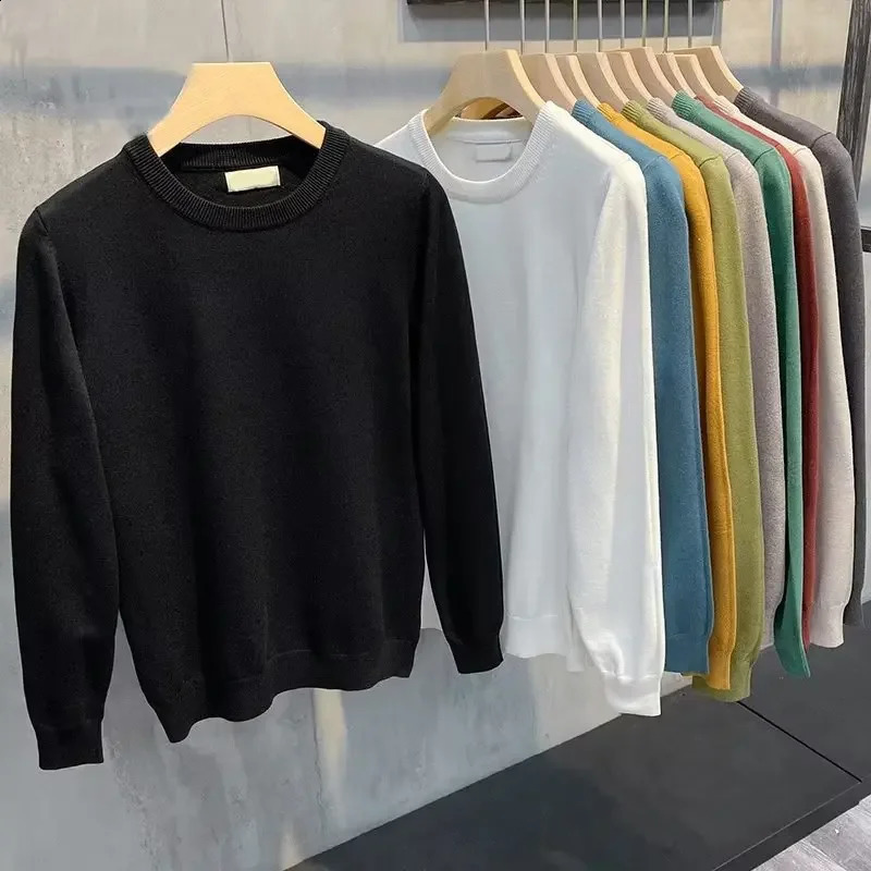 Spring and autumn solid color round neck knitted wool sweater suitable for men warm smooth silhouette variable base top scene 240812