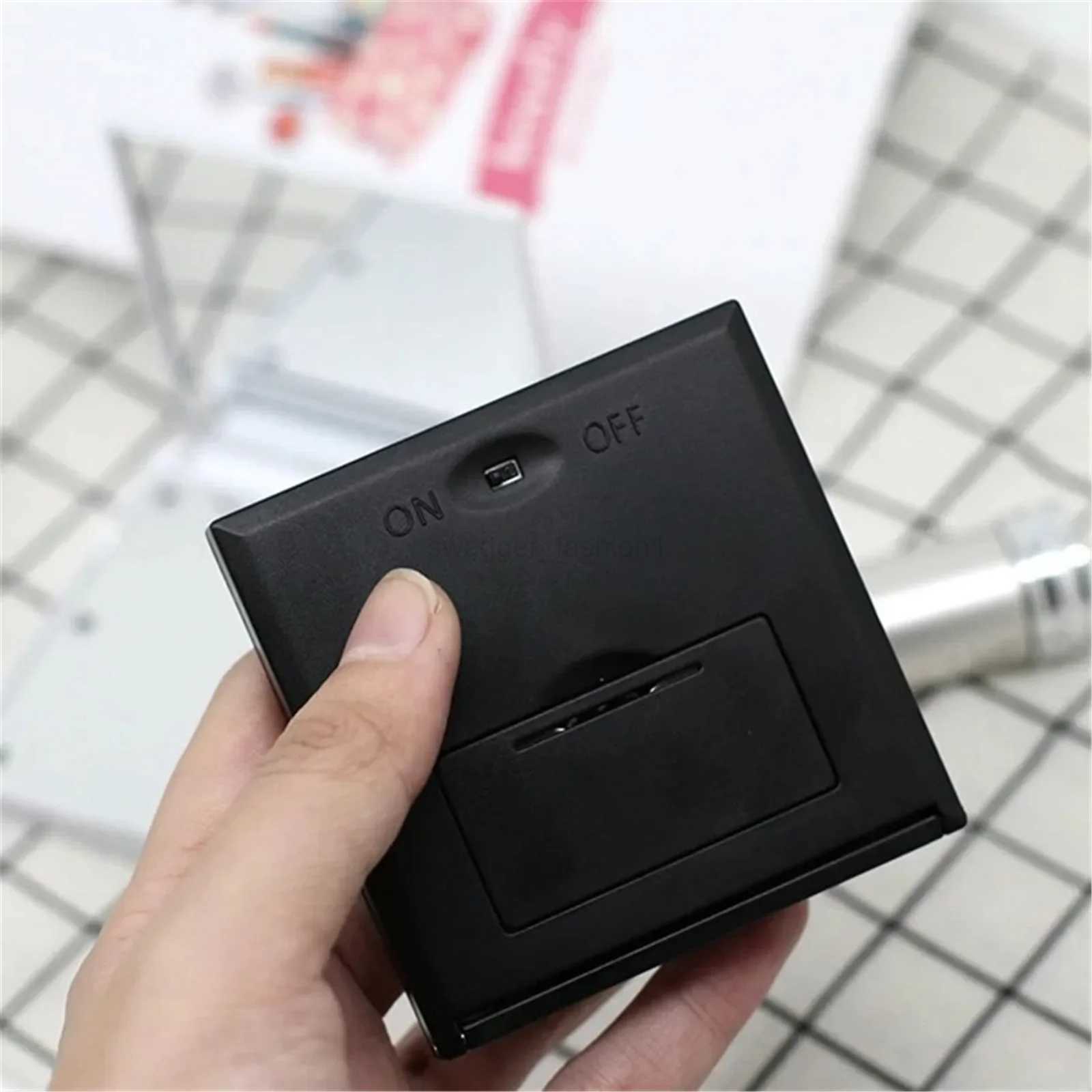 1PC 6 LED Lamps Women Foldable Makeup Mirrors Lights Lady Cosmetic Hand Folding Portable Compact Pocket Mirror Makeup ToolsXJ240813