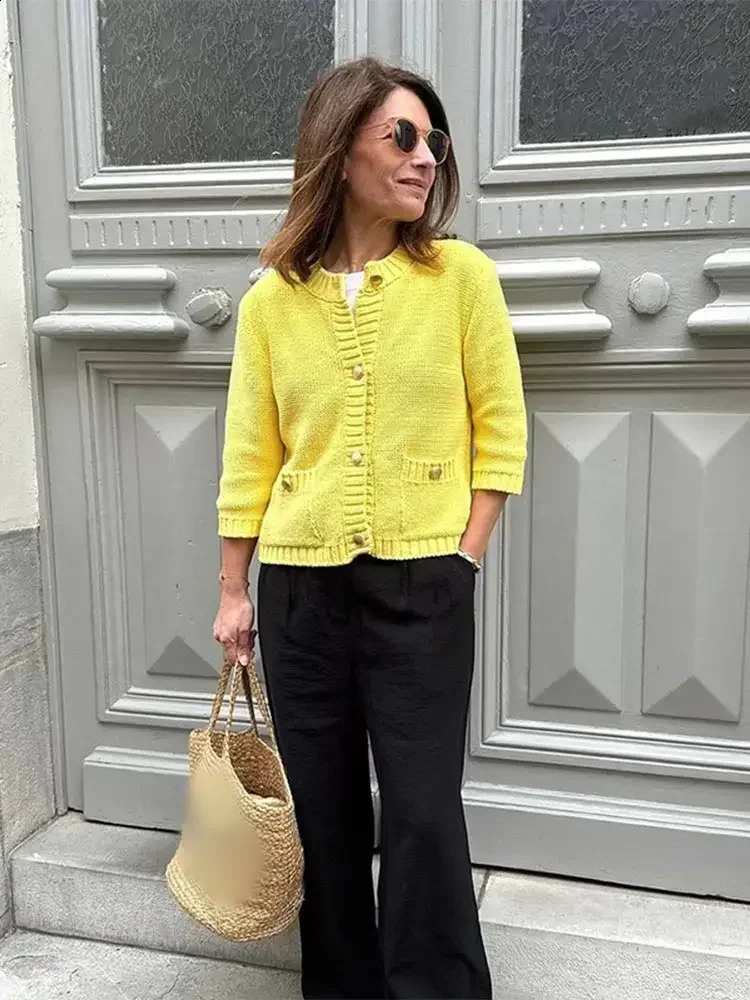 Fashion yellow single chest round neck knitted cardigan womens fashion long sleeved pocket sweater autumn street 240812