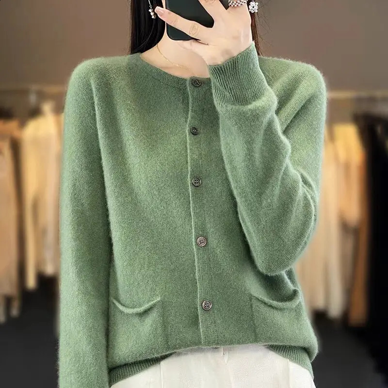 Womens loose casual Oneck knitted cardigan retro single chest solid top autumn and winter fashion simple sweater 240812