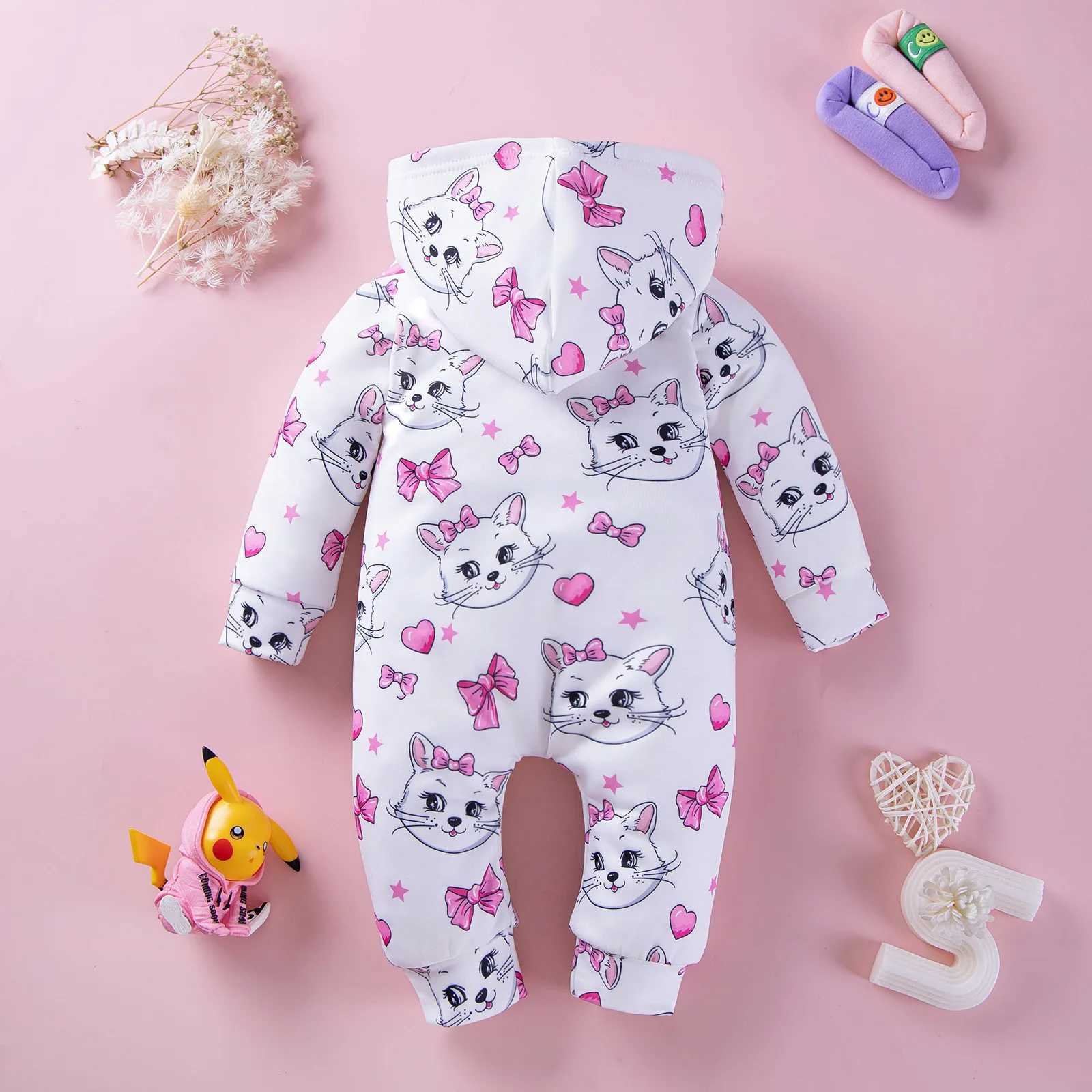 Cute cat print hood with long sleeves and long legs for autumn and winter wearing twisted buttons outside for autumn and winter W240812