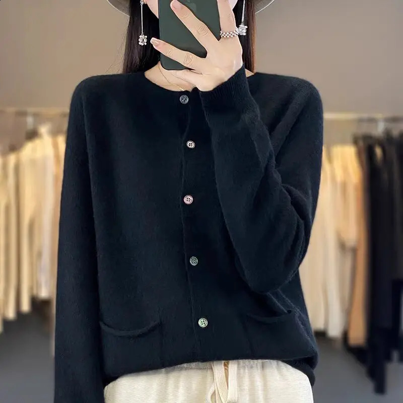Womens loose casual Oneck knitted cardigan retro single chest solid top autumn and winter fashion simple sweater 240812