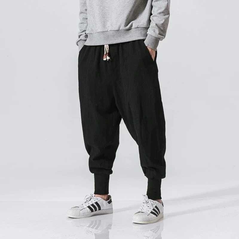 New Cotton Linen Harem Pants Men Solid Elastic Waist Streetwear Joggers Baggy Drop-crotch Pants Casual TrousersXJ240813