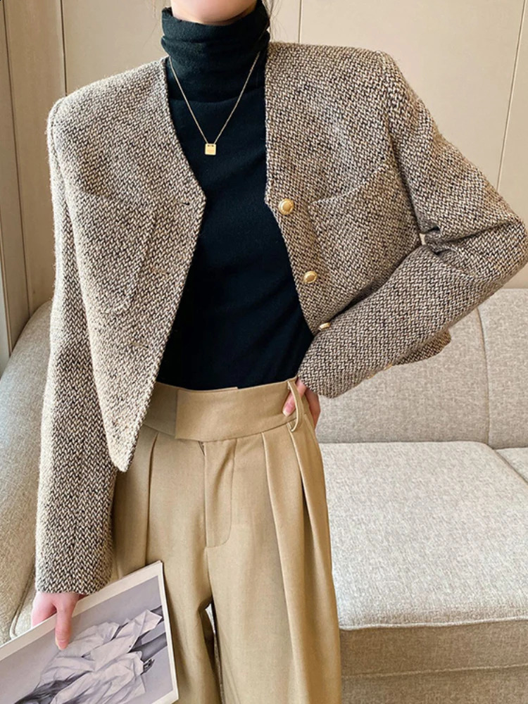 Vintage Cropped Tweed Jackets for Women Chic Elegant Short Autumn Coat Women Korean Pocket Slim Single-Breasted Casual Jackets 240812