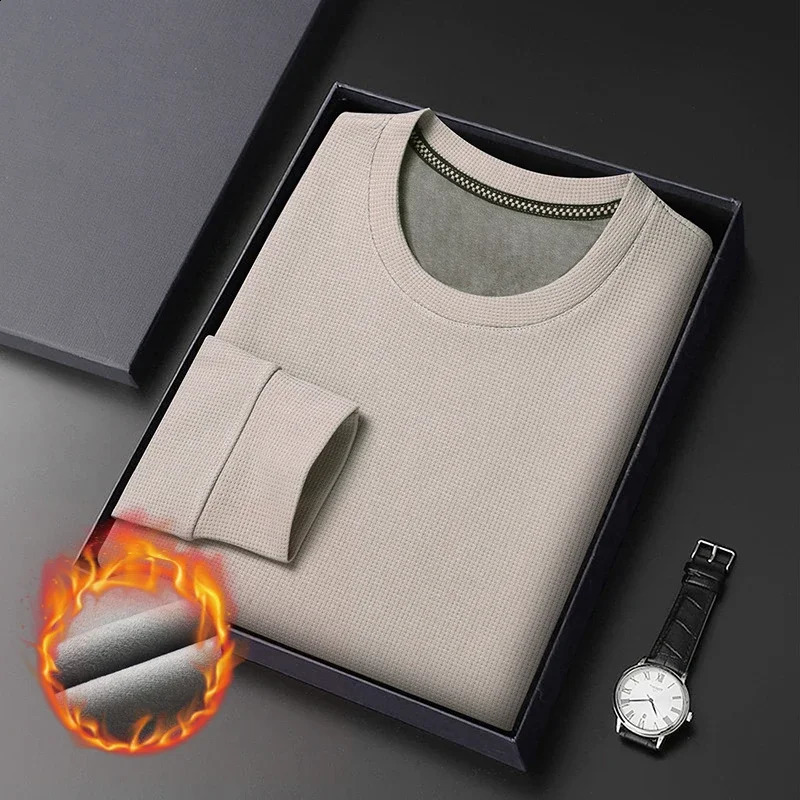 Mens Autumn and Winter Long Sleeved Round Neck Solid Color T-shirt Warm Plush Top 240812