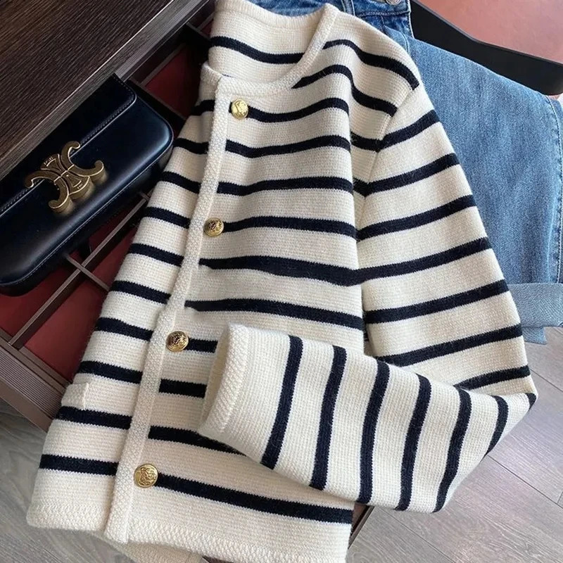 Korean Fashion Sweater Cardigan White Black Striped Knitted Sweater Women Winter Short Single-breasted Long Sleeve Tops Fem 240813