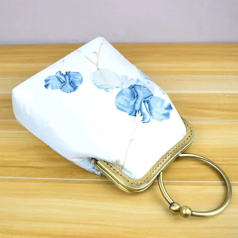Fashion Retro Handmade Bag Womens Lock Hand Shell Womens Handbag Wallet Chain Womens Shoulder Cross Body Bag 240812