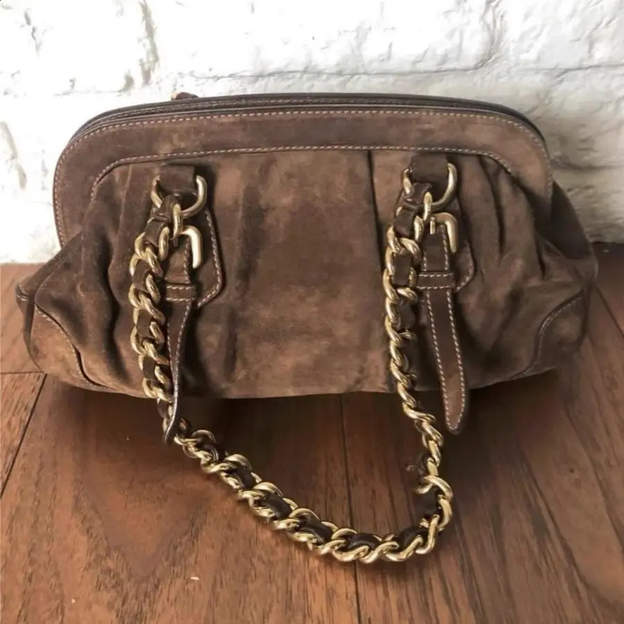Leather Chic Vintage Handbag for Women - Brown Shoulder Bag with Chain 4