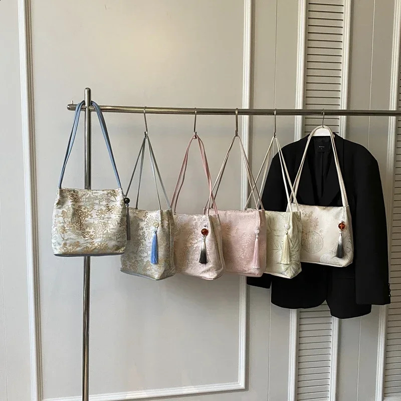Casual Interior Comparison Shoulder Bag Large Capacity High Quality Womens Magnetic Buckle Canvas Handbag 240813