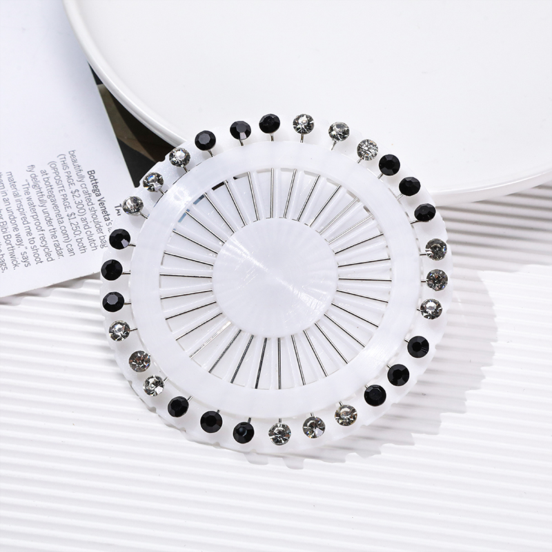 Diamond studded brooch fixed buckle anti glare decoration
