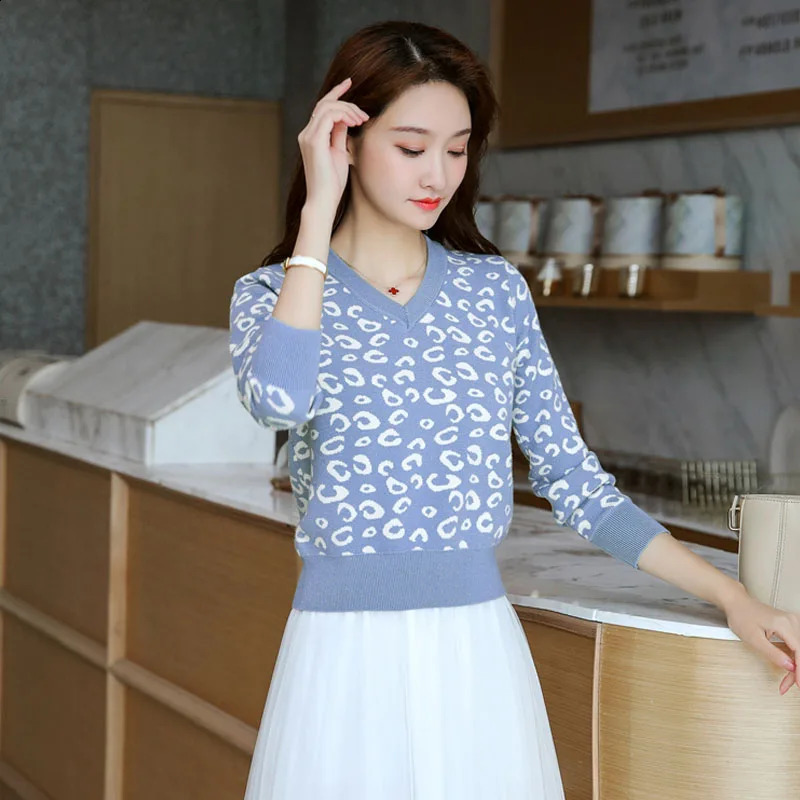 autumn/winter leopard print sweater womens pullover top casual versatile slim fit short knit sweater base V-neck sweater 240812