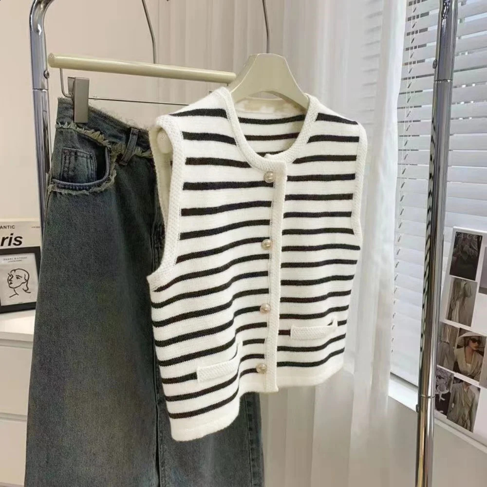 Korean elegant and chic knitted vest with striped casual sweet office womens sleeveless sweater cardigan retro basic 240812