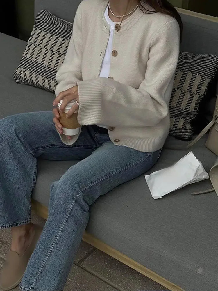 Fashionable solid knit Oneck cardigan womens long sleeved single chest pocket sweater autumn clothing 240812