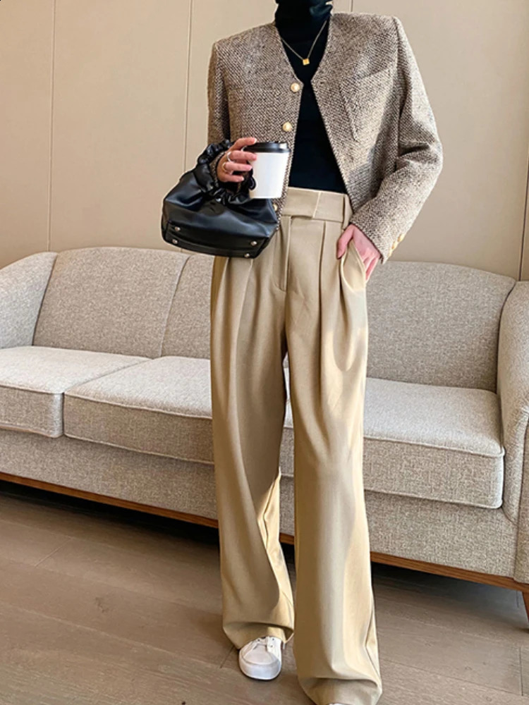 Vintage Cropped Tweed Jackets for Women Chic Elegant Short Autumn Coat Women Korean Pocket Slim Single-Breasted Casual Jackets 240812