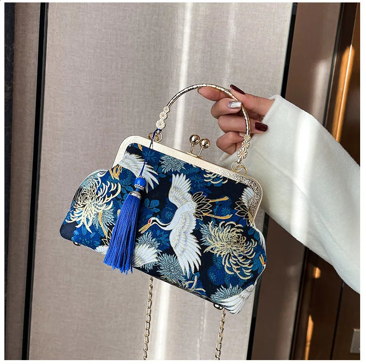 Fashionable retro edge bag small shell bag chain womens shoulder cross body bag crane flying womens handbag 240812