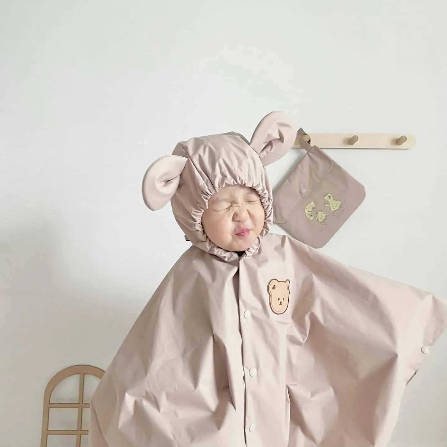 Korean Childrens Raincoat Cape Bear Cartoon Baby Raincoat Boy Girl Child Raincoat Kindergarten Baby Raincoat Y240810