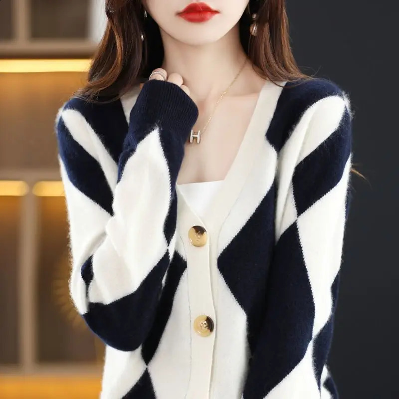 Womens Korean Fashion Argyle Contrast Color Soft Elegant Knitted Cardigan Casual V Neck Long Sleeve Loose Outewear Sweater Coat 240812